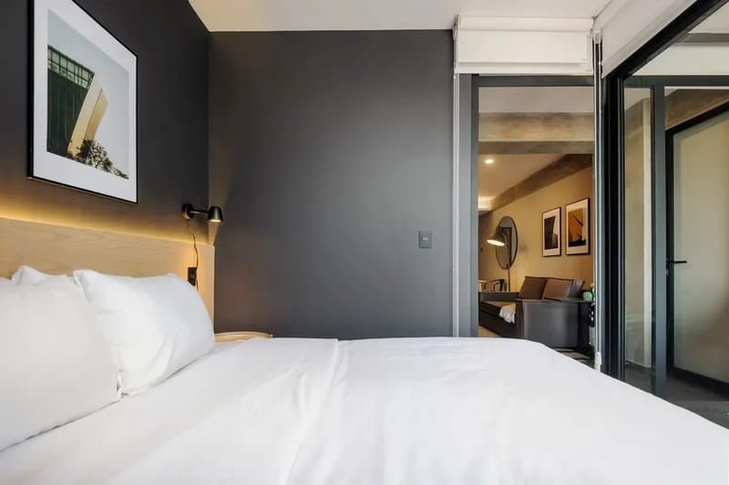 Polished 1BR w/ Balcony in Tabacalera