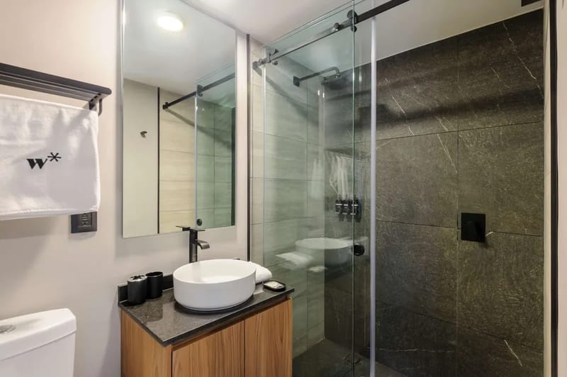 Polished 1BR w/ Balcony in Tabacalera