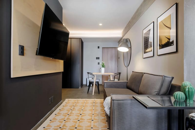 Polished 1BR w/ Balcony in Tabacalera