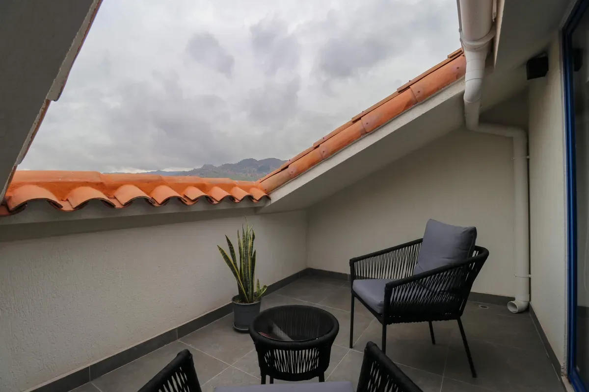 Spacious 2BR in Historic Cusco w/ Balcony