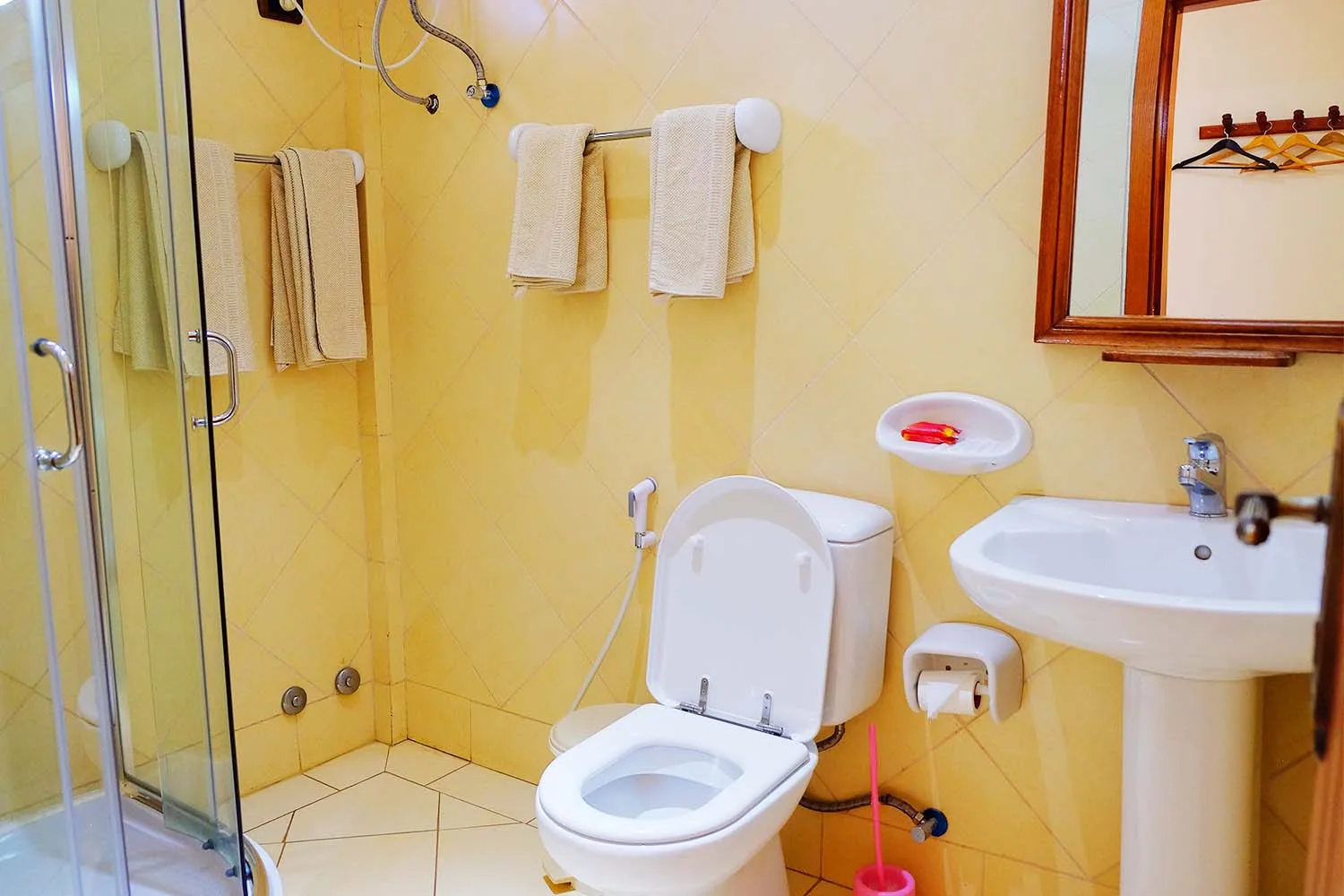 Guest room bathroom