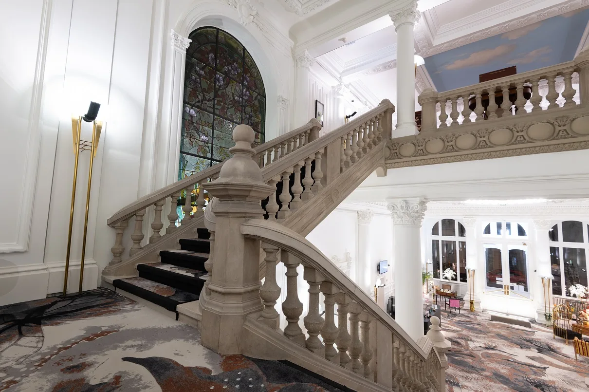 Monumental entrance-hall staircase