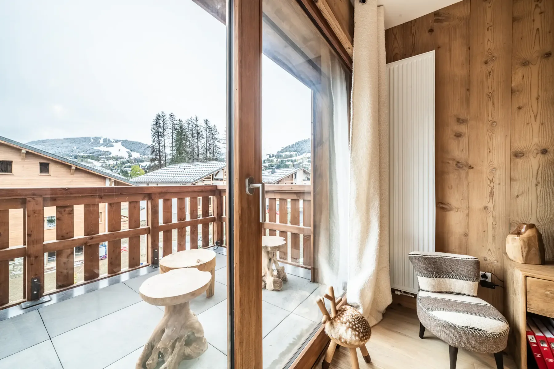 Spacious alpine living room family apartment Centaurea Megève