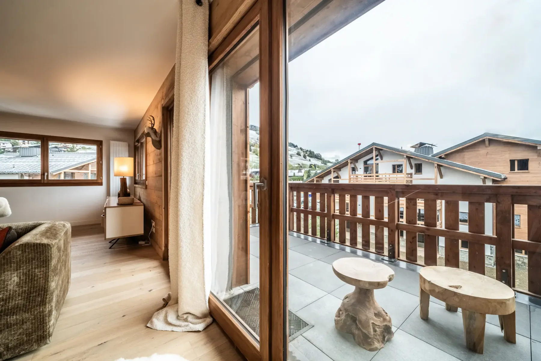 Spacious alpine living room family apartment Centaurea Megève