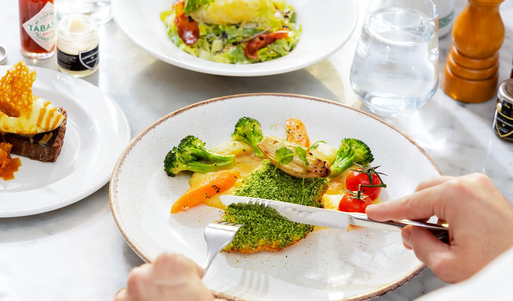 QE2 dining and heritage experience