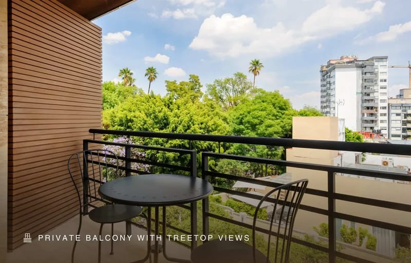 Designer Loft w/Balcony in Parque Mexico