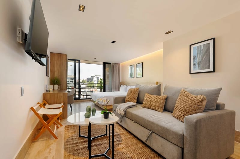 Designer Loft w/Balcony in Parque Mexico
