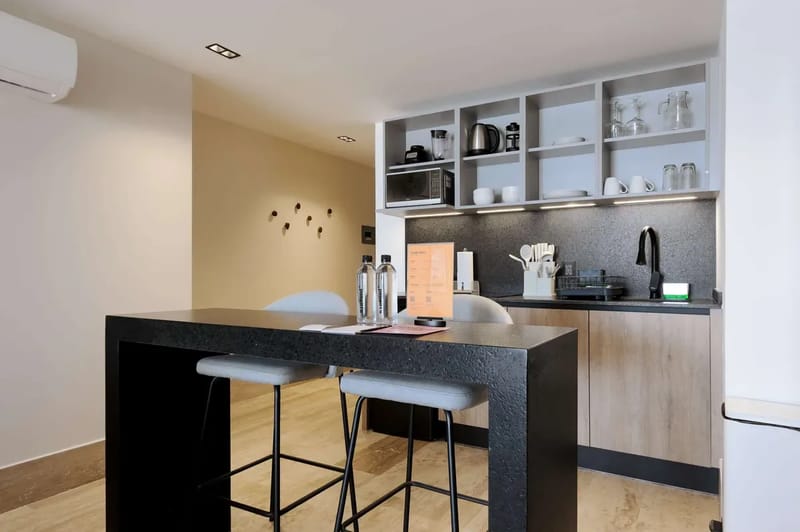 Designer Loft w/Balcony in Parque Mexico