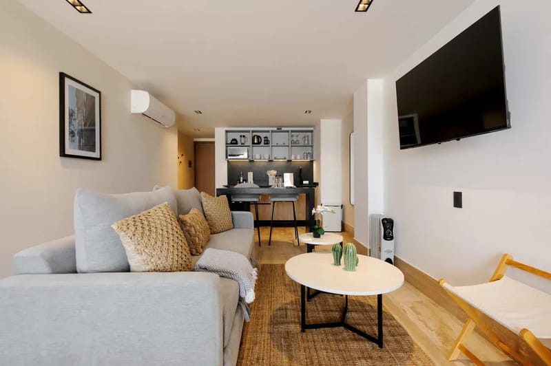 Designer Loft w/Balcony in Parque Mexico