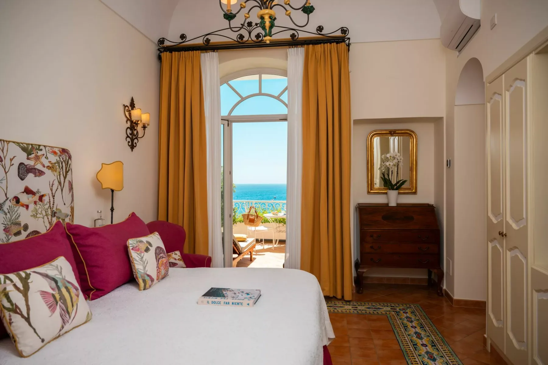 Hotel Buca di Bacco room