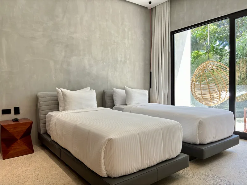 Connecting Room