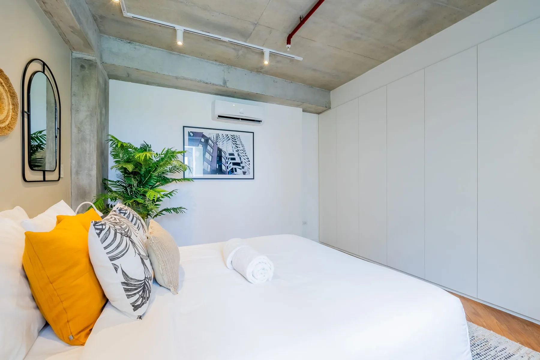 High-end 2BR in Plaza Herrera