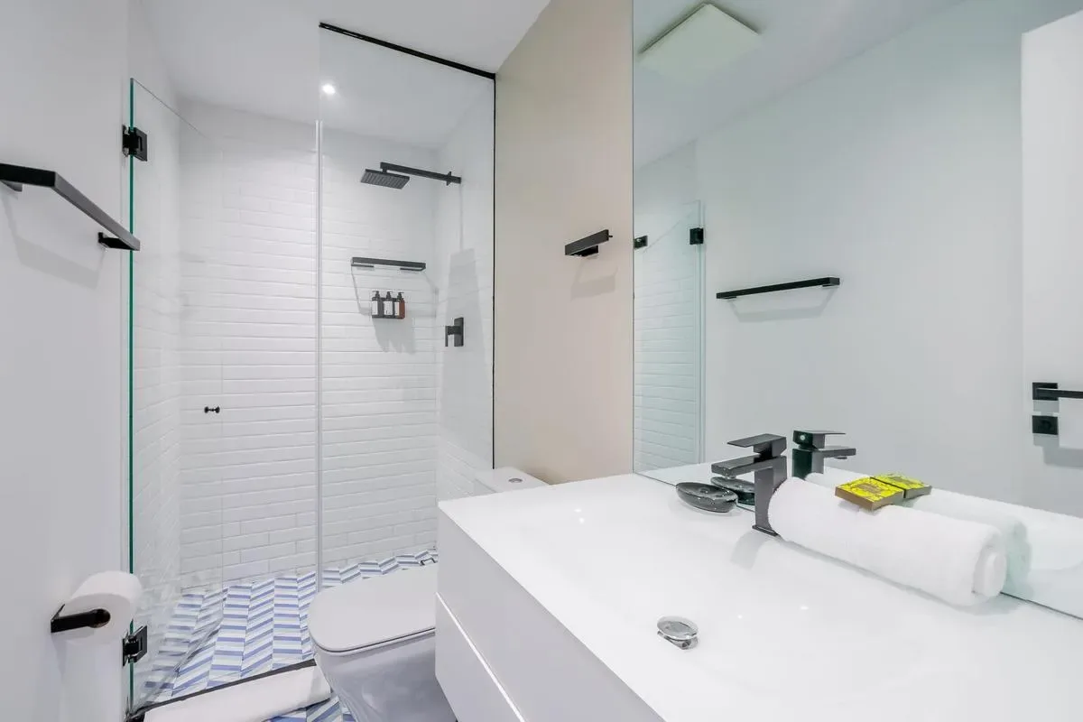 High-end 2BR in Plaza Herrera