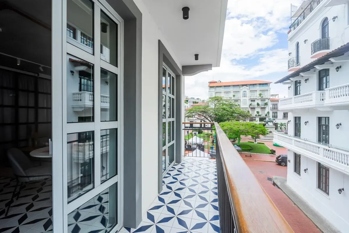 High-end 2BR in Plaza Herrera