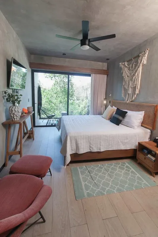 Cozy & Delightful Studio with Balcony