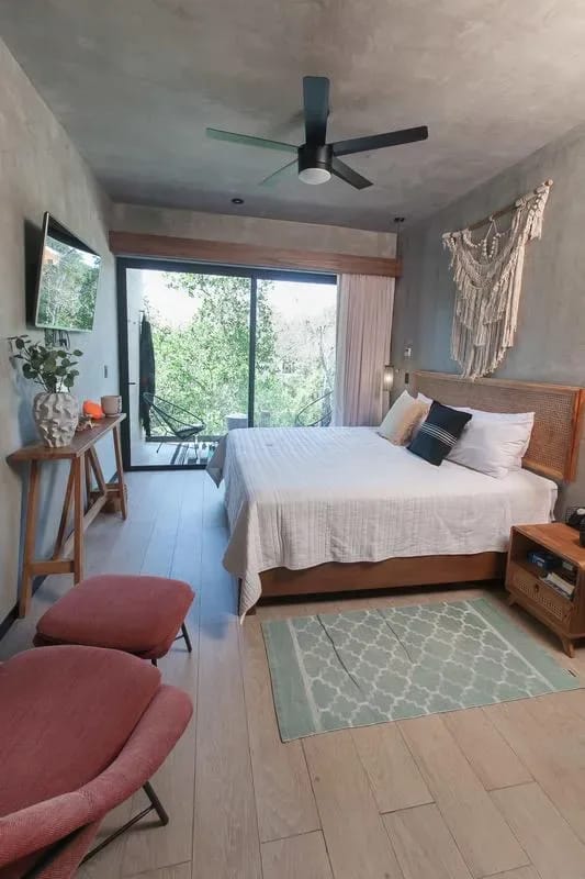 Cozy & Delightful Studio with Balcony