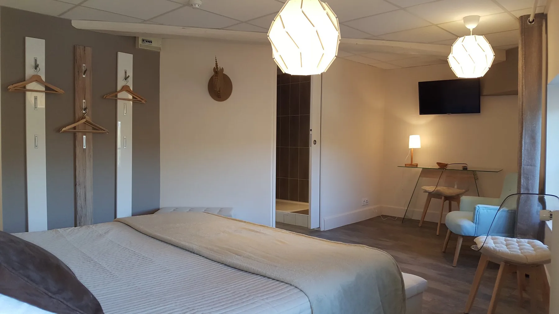 Guest room