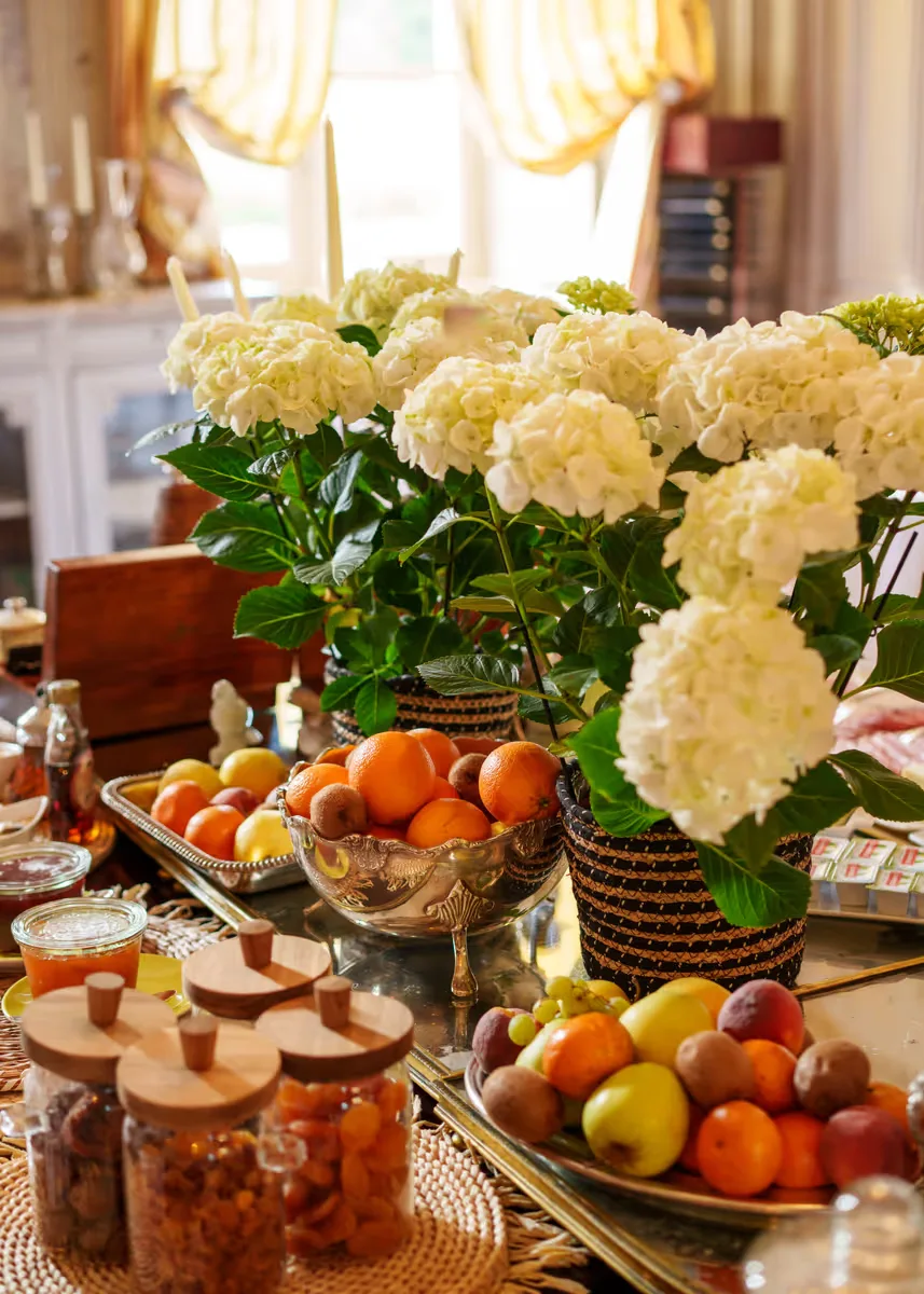 Table set with fruit and flowers at Château des Briottières