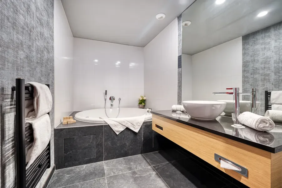 Jacuzzi in the junior suite