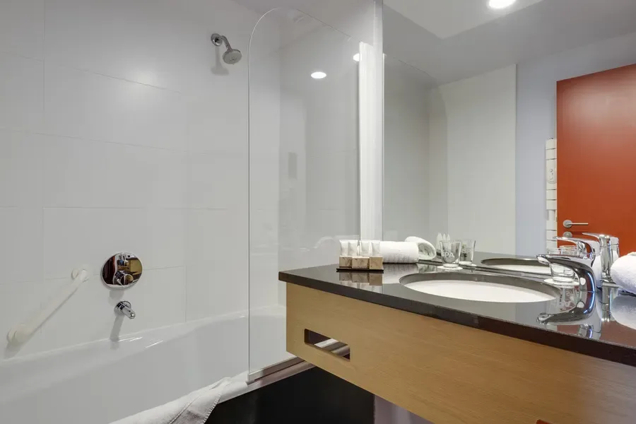Bathroom in the superior duplex room