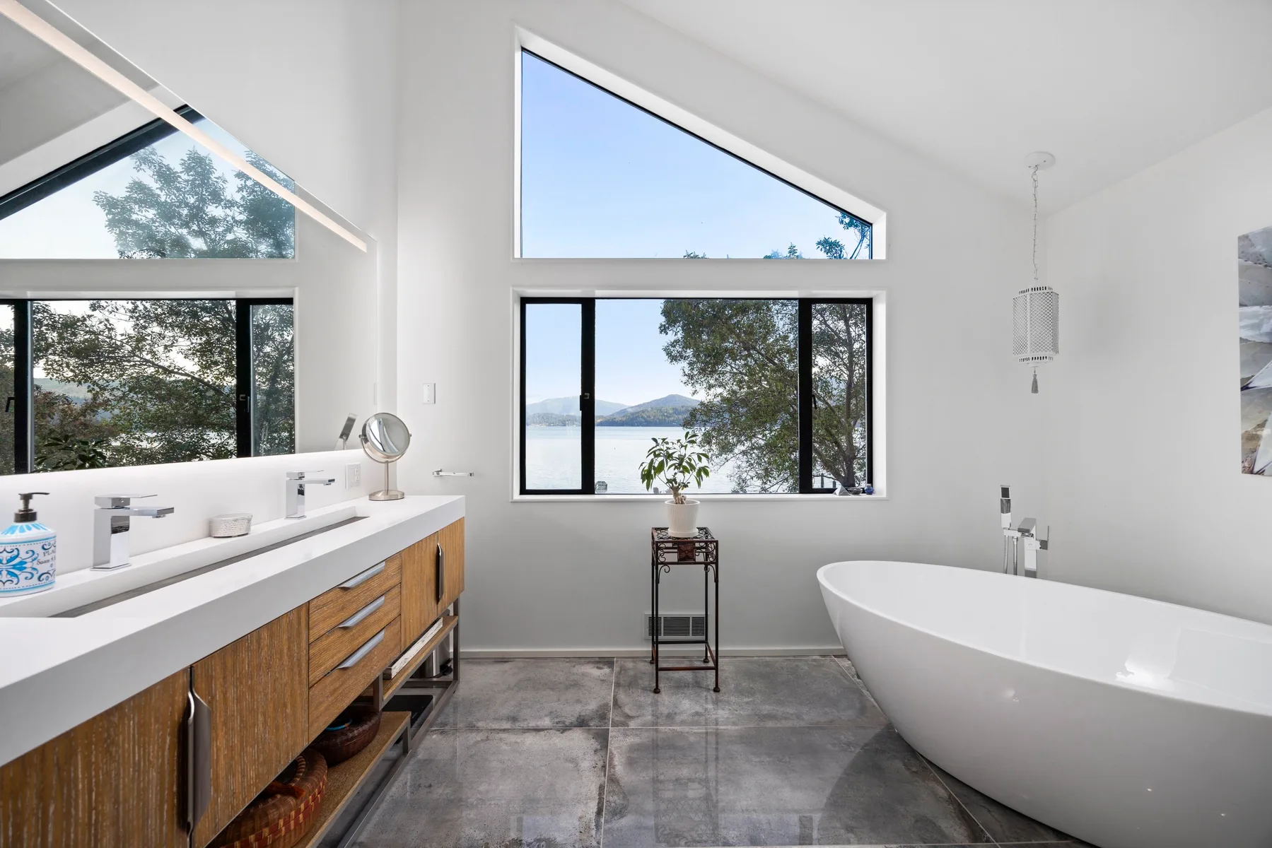 Lake Whatcom Beachfront Villa