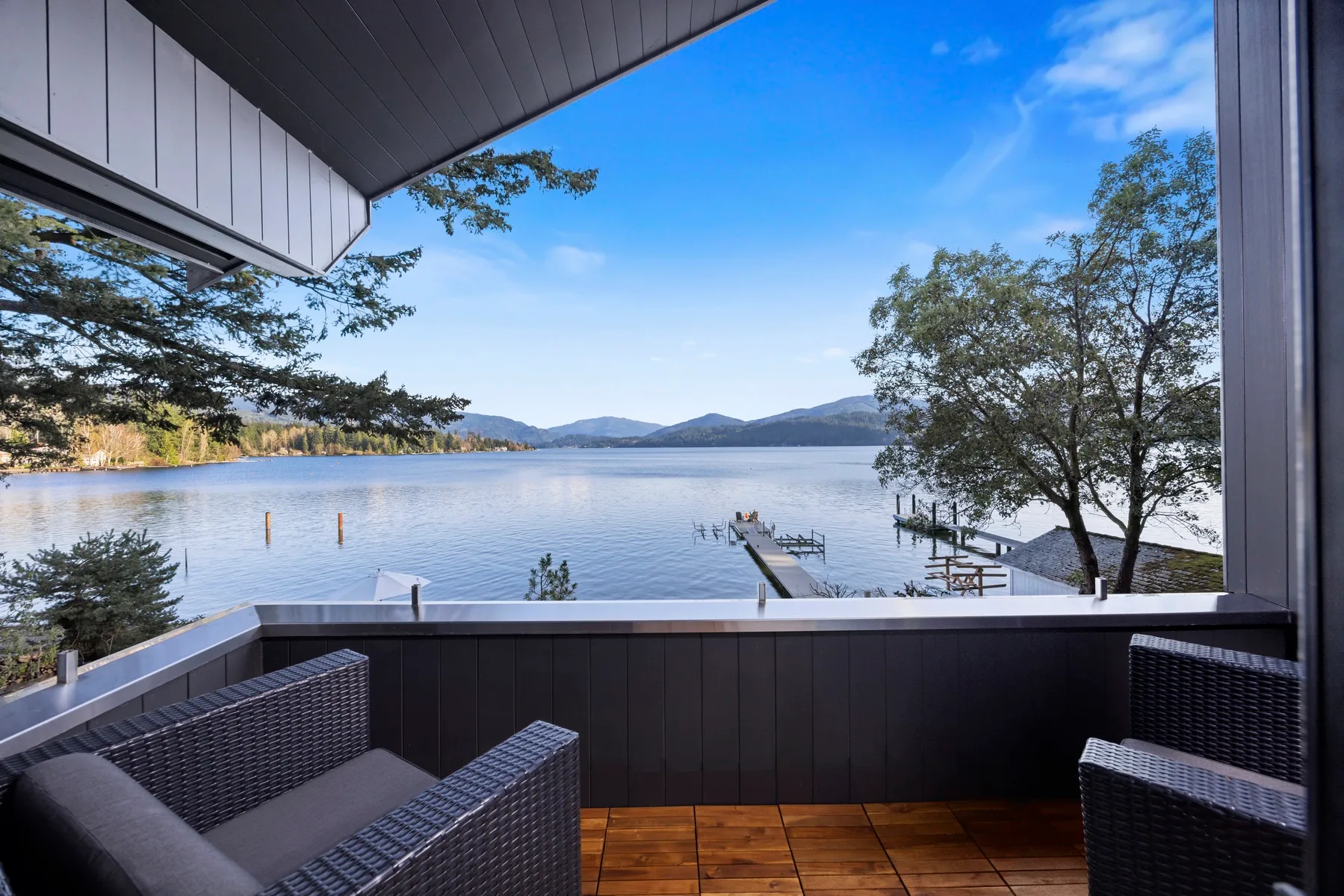 Lake Whatcom Beachfront Villa