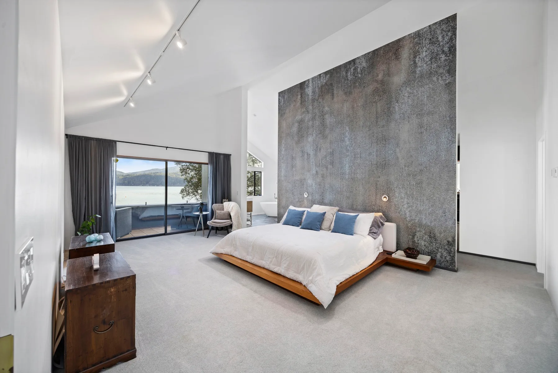 Lake Whatcom Beachfront Villa