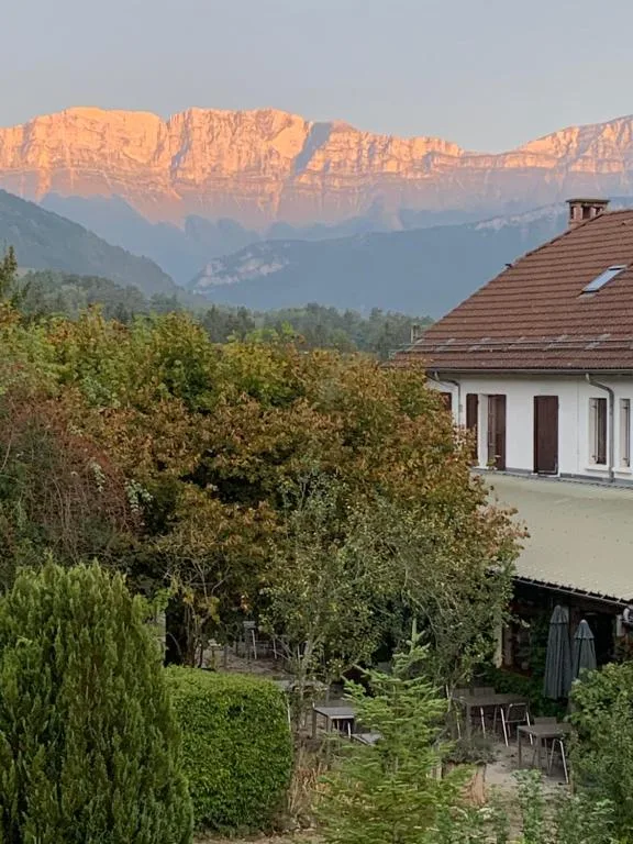 Au Sans Souci property banner image