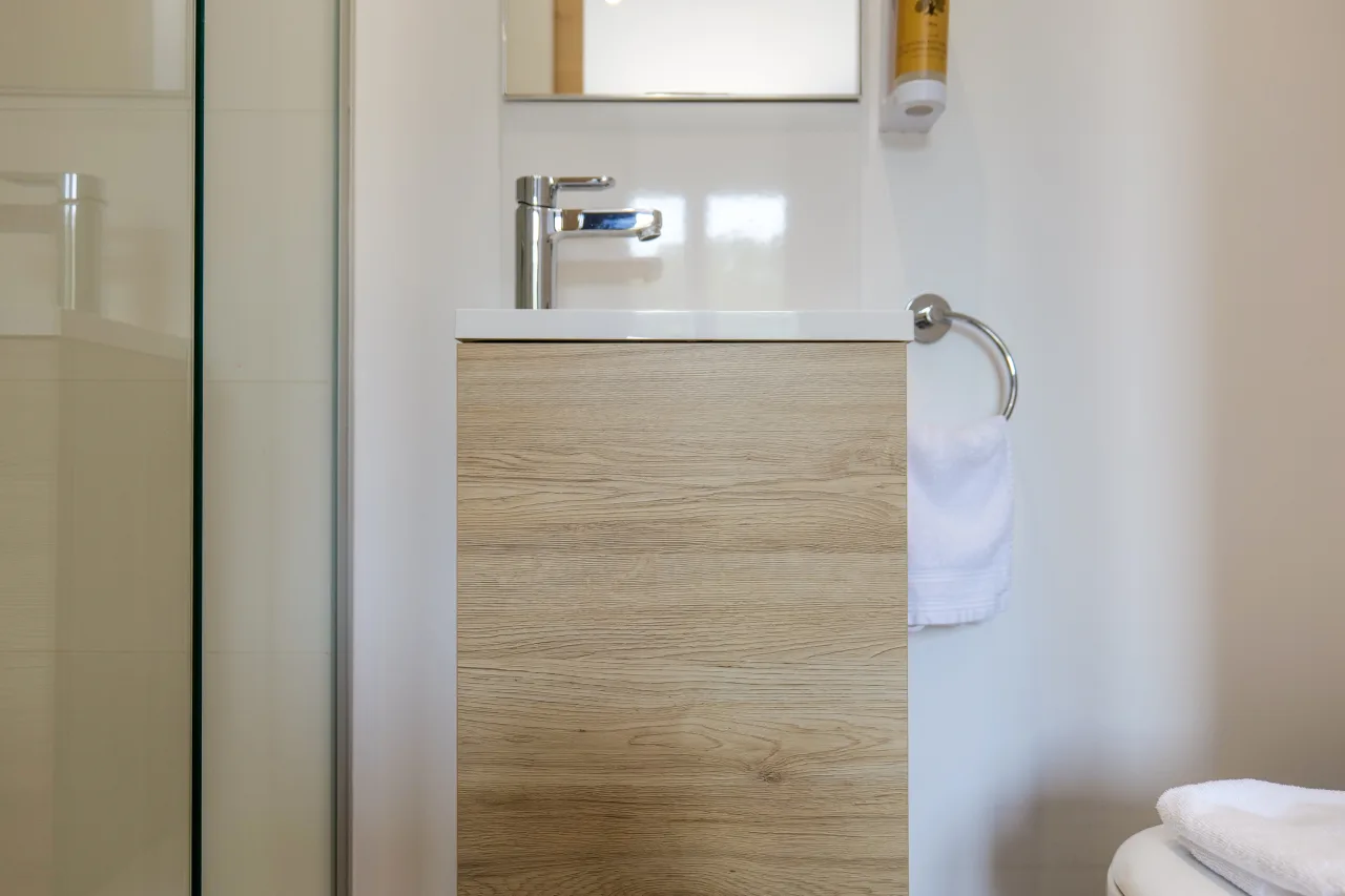 Baño de la habitación de huéspedes