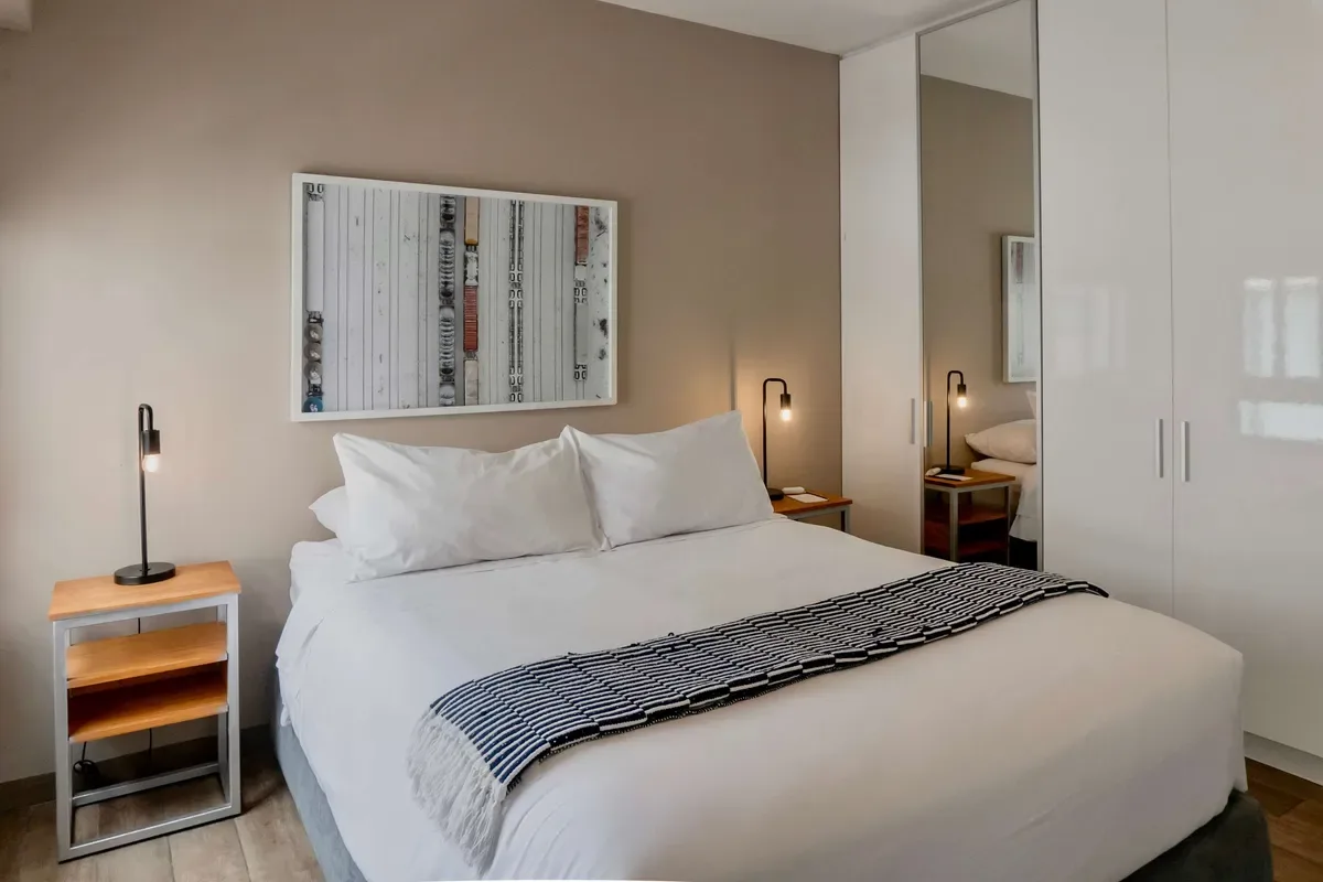 High Ceiling and Classy 2BR in Miraflores