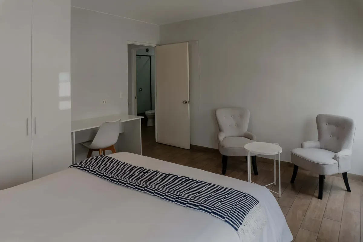 High Ceiling and Classy 2BR in Miraflores