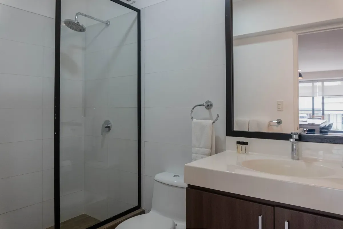 High Ceiling and Classy 2BR in Miraflores