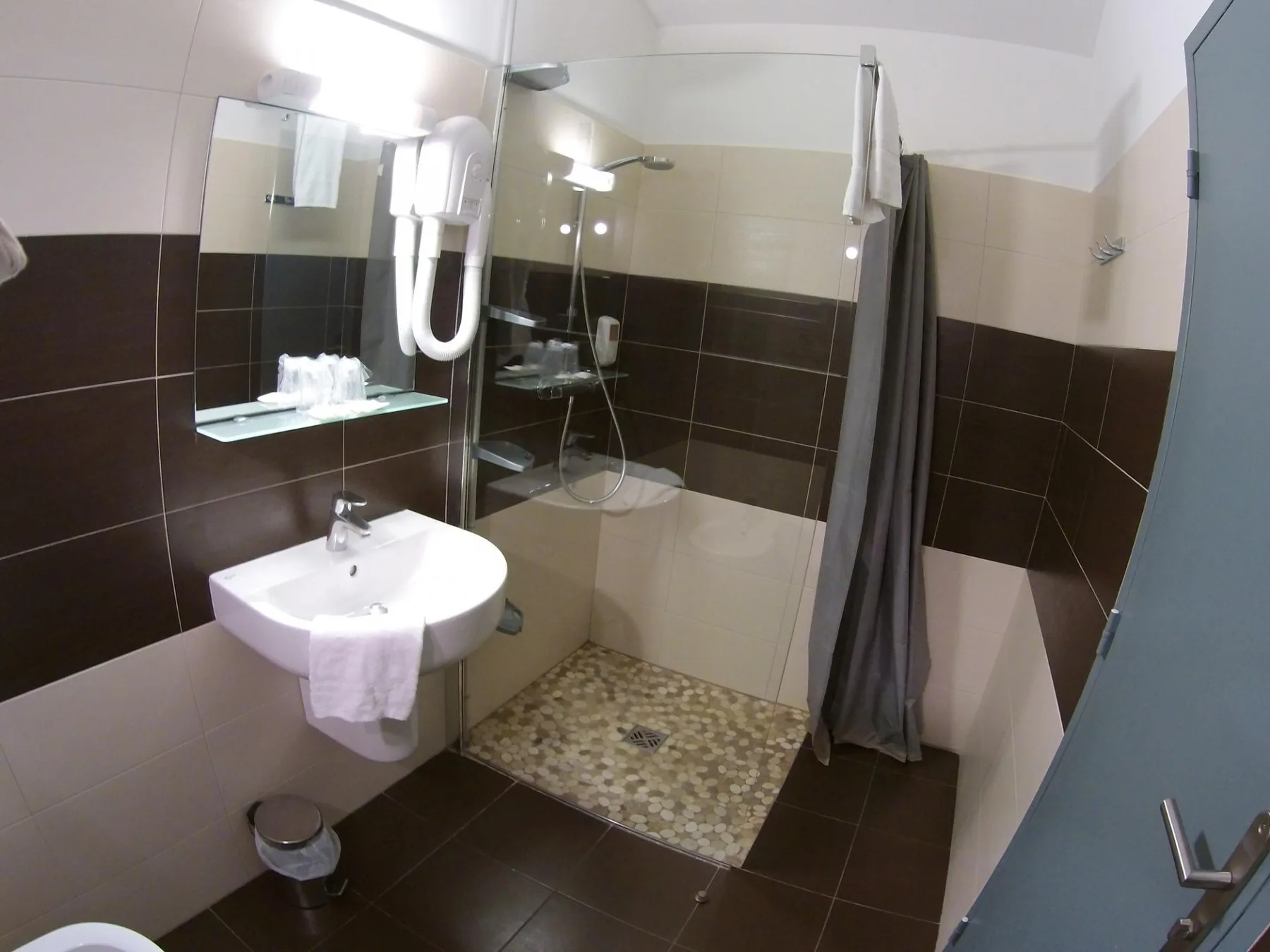 Atoll Hotel room