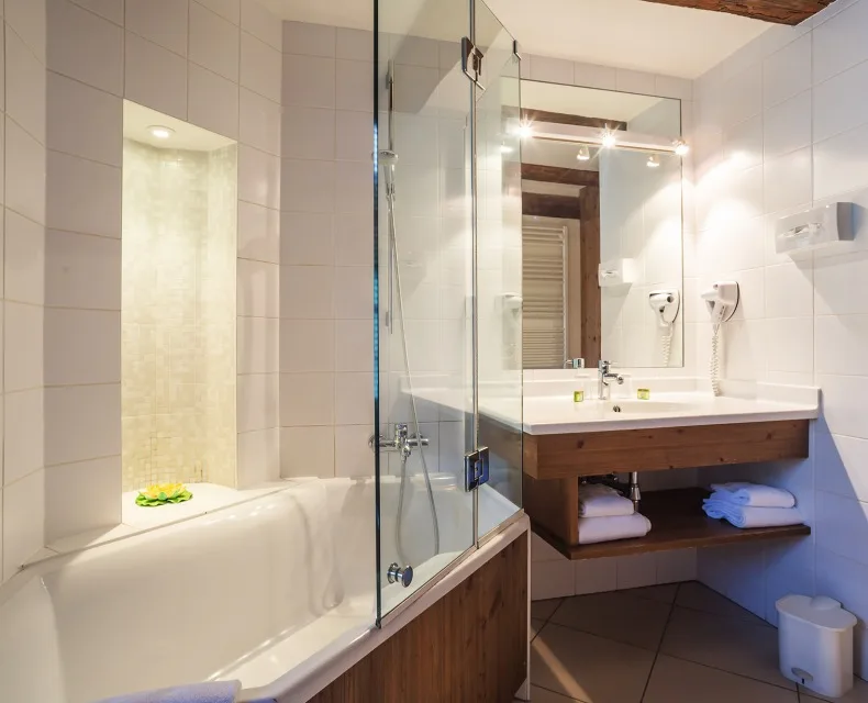 Charme room and bathroom