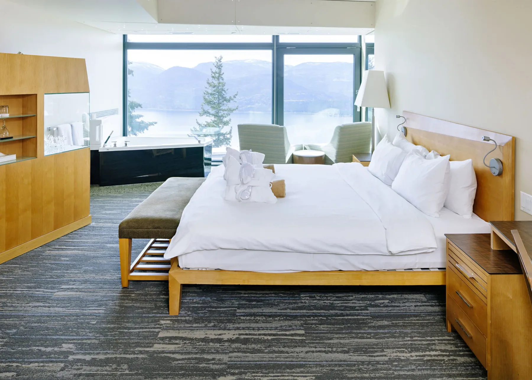 Habitación con vista al lago y cama king