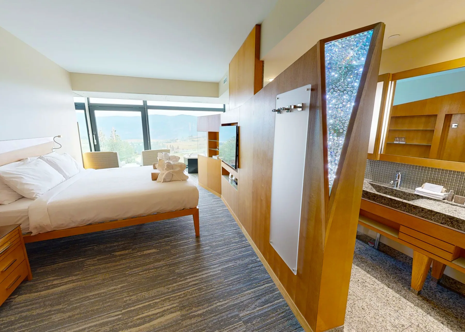 Mountain View room with king bed
