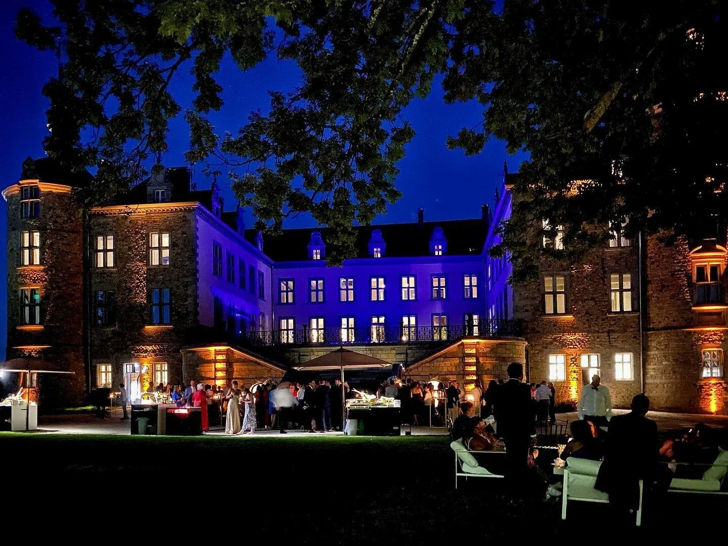 Tarde de verano en Château de Mirwart