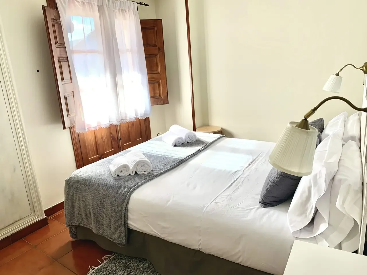 Double Room · 2/7