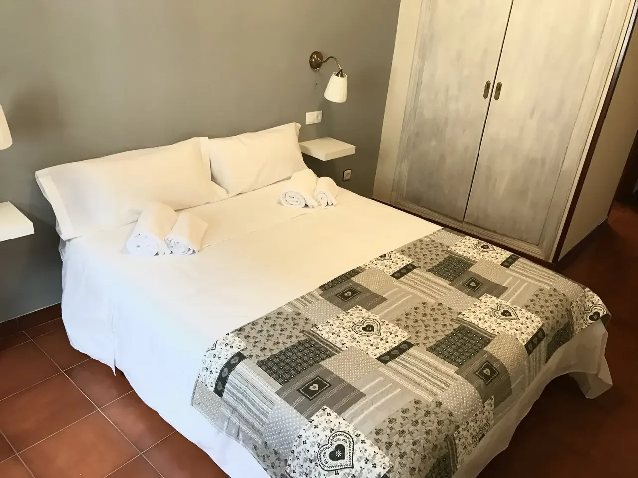Double Room · 4/7