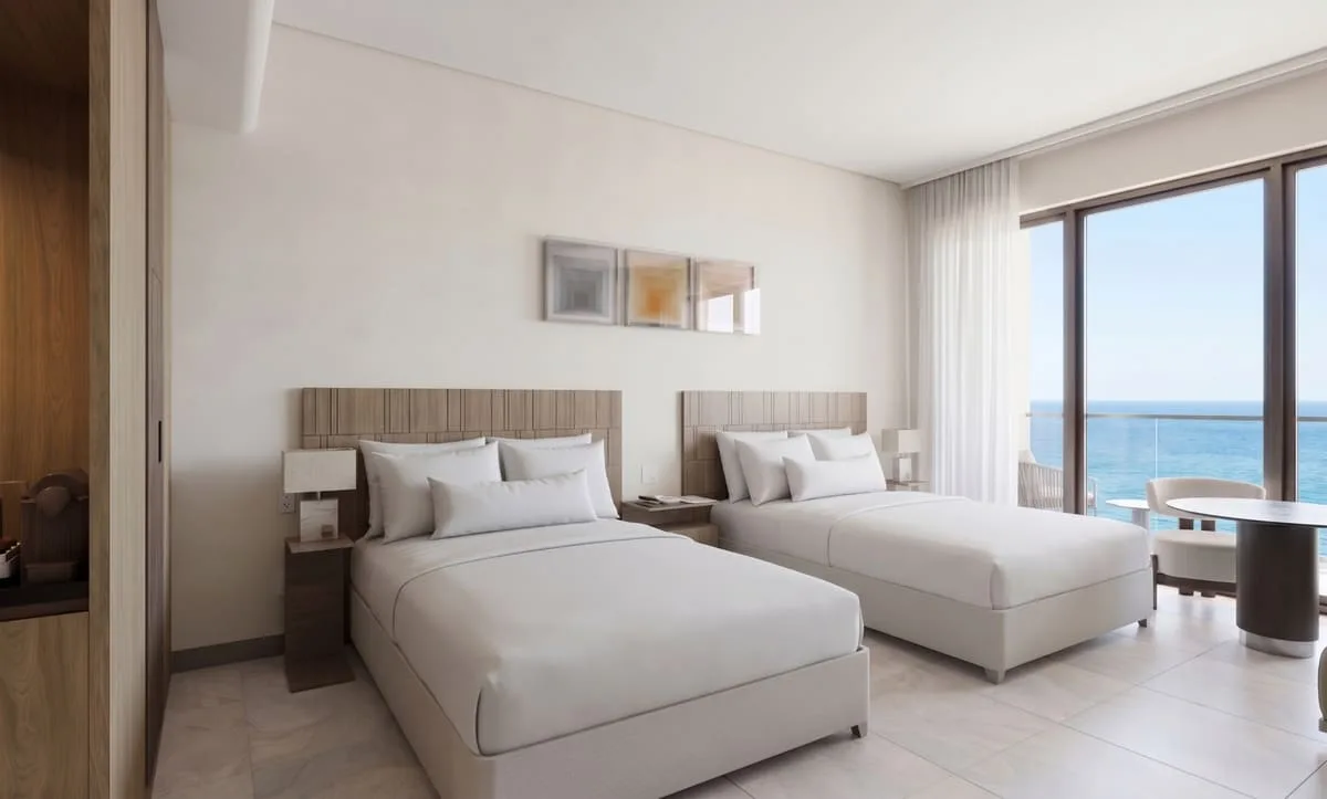 Representación digital de la habitación Signature con cama queen y vista al mar
