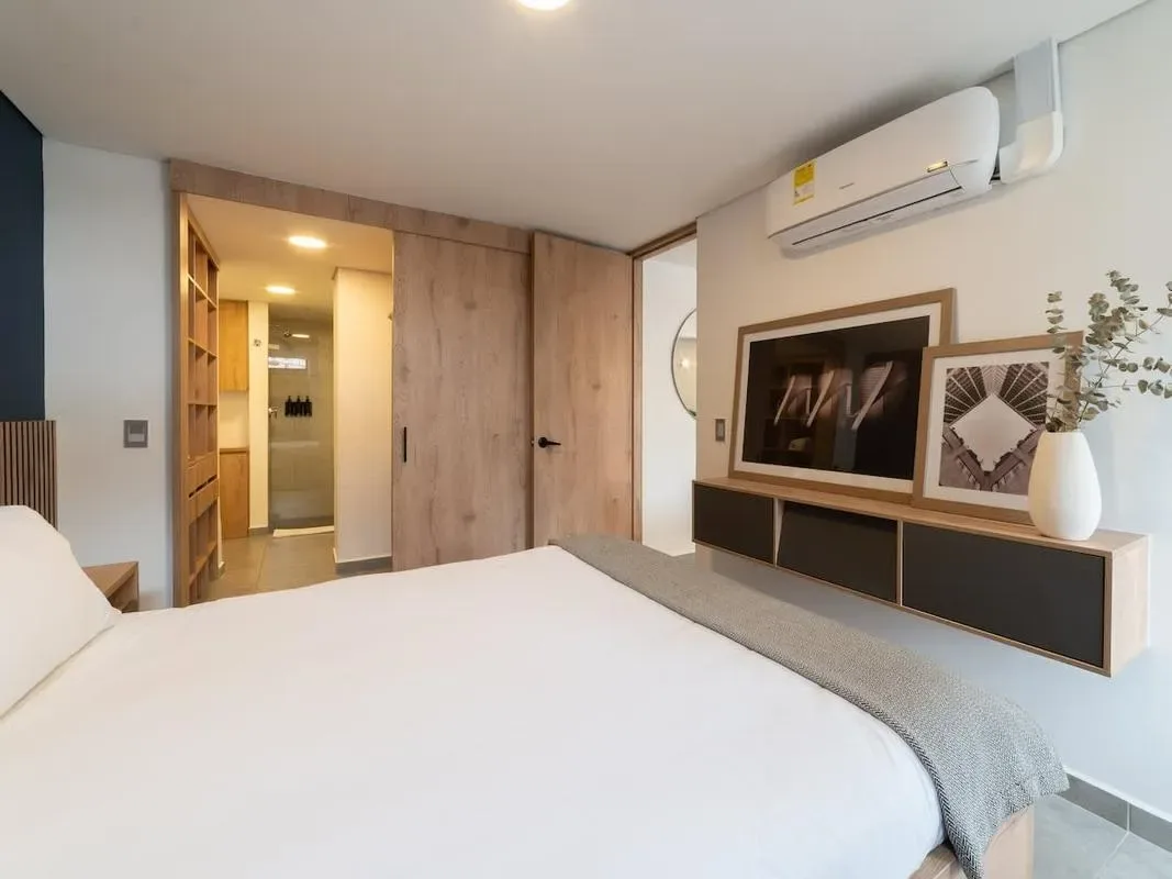 Compact 2BR in Laureles w/ City View