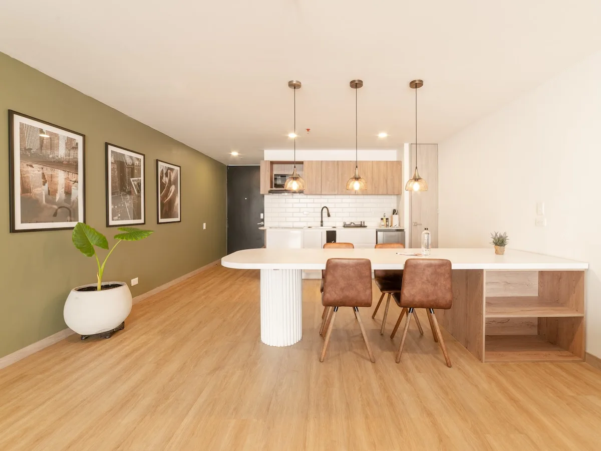 Roomy Duplex in Laureles w/ Gym