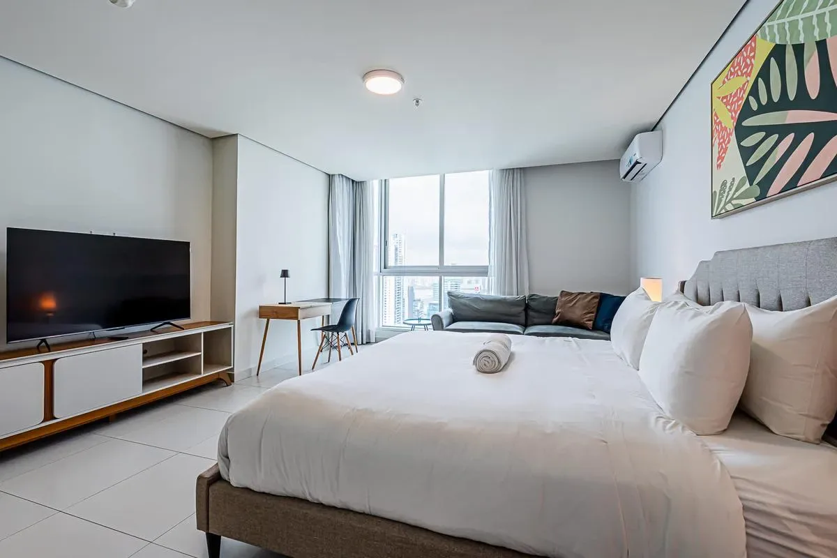 Stunning 2BR in Costa del Este w/ Balcony