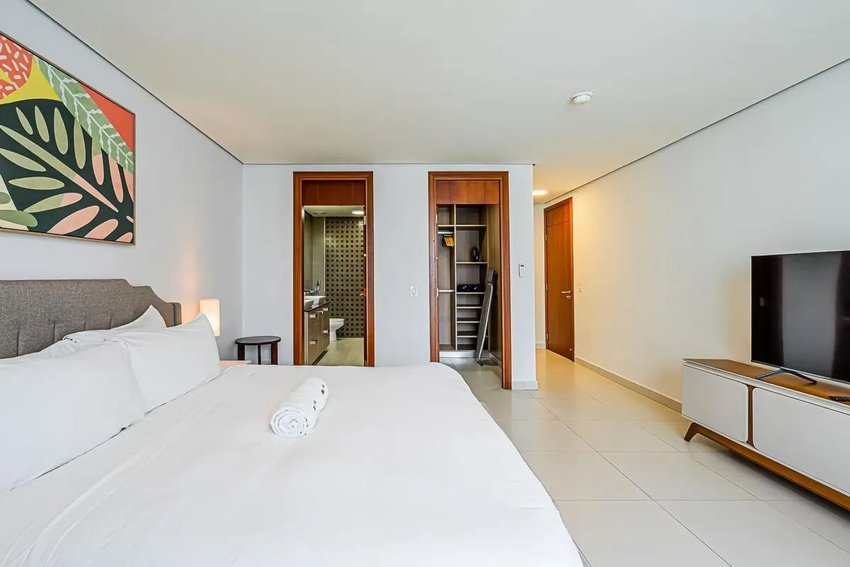 Stunning 2BR in Costa del Este w/ Balcony
