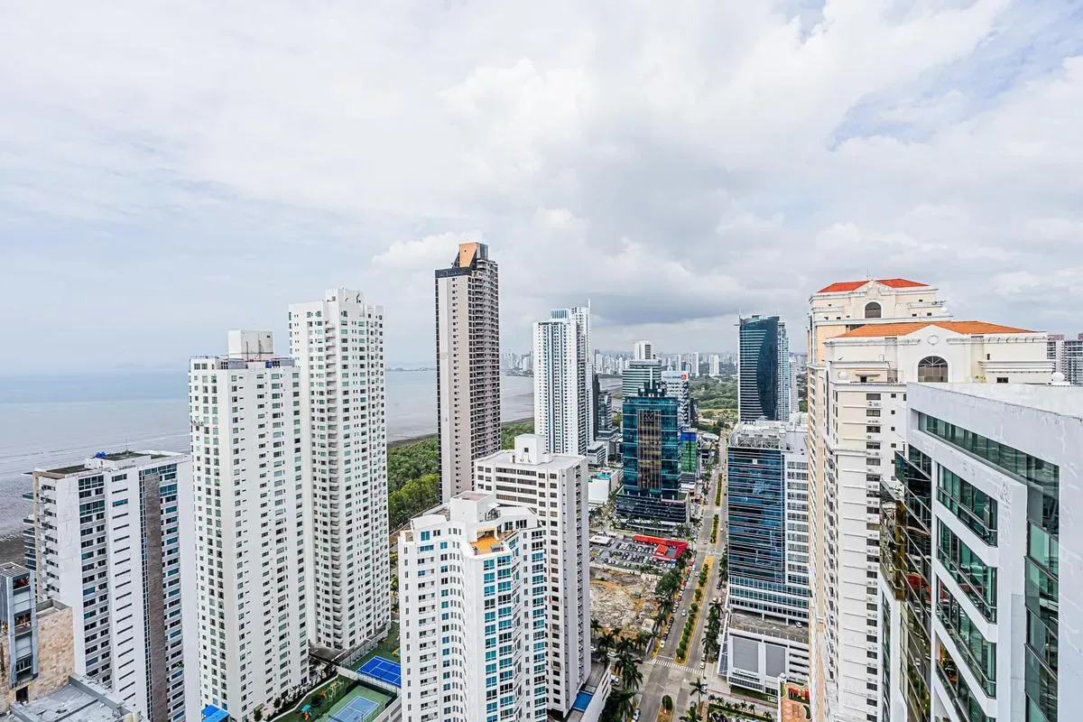 Stunning 2BR in Costa del Este w/ Balcony