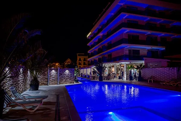 Piscina del hotel
