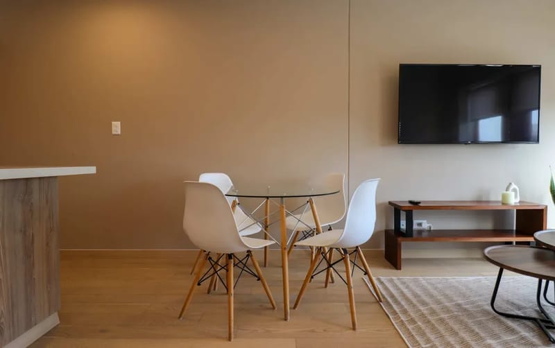 Charming 2BR w/ Balcony & View in Miraflores