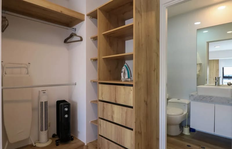 Charming 2BR w/ Balcony & View in Miraflores