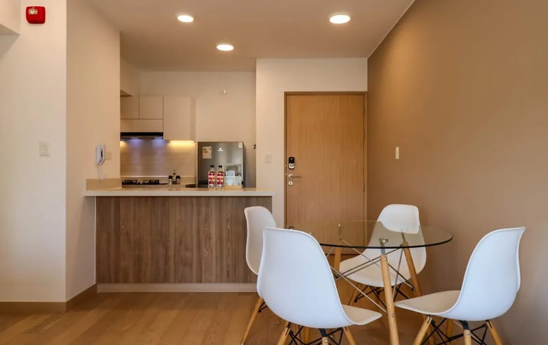 Charming 2BR w/ Balcony & View in Miraflores