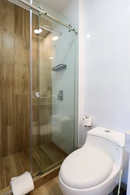 Charming 2BR w/ Balcony & View in Miraflores